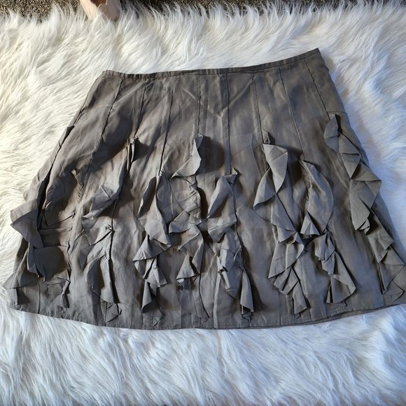 Garnet Hill 100% silk gray ruffle detailed skirt Woman's size 14 - Picture 8 of 8